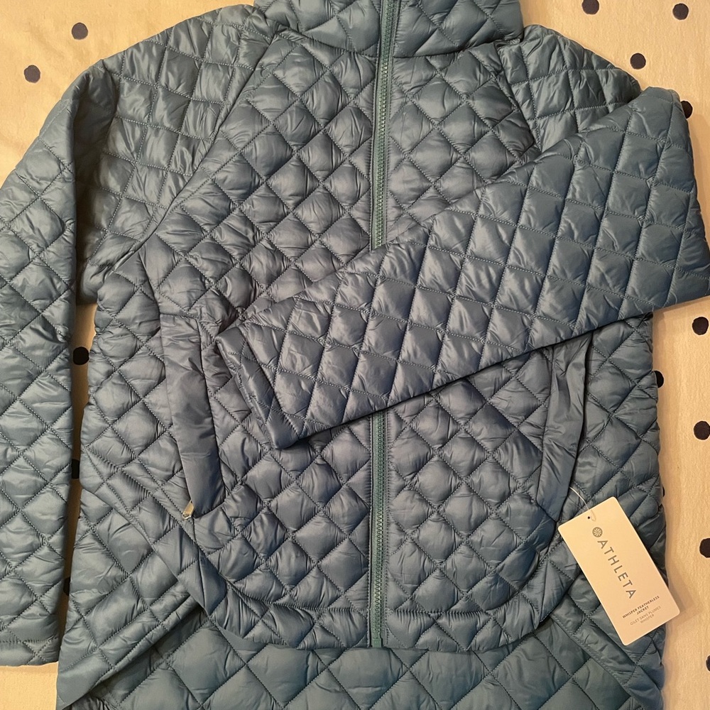 Athleta whisper, featherless, jacket, size small NWT Borealis Green
